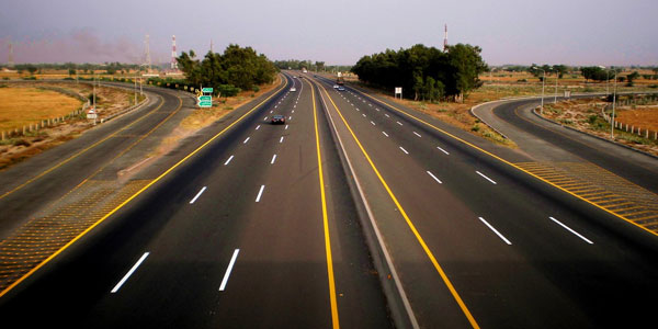 ملک بھر کی موٹرویز کو عام ٹریفک کے لیے بند کر دیا گیا