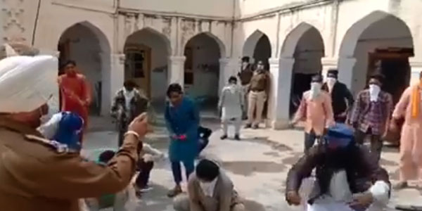 بھارت میں لاک ڈاؤن کی خلاف ورزی پر مزاحیہ سزا کی ویڈیو وائرل