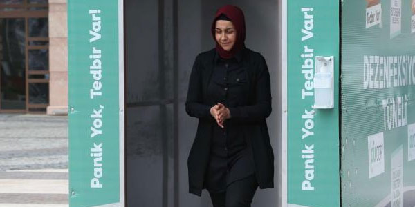 ترکی میں کورونا وائرس سے حفاظت کے انوکھے طریقے سوشل میڈیا پر مقبول ہو گئے