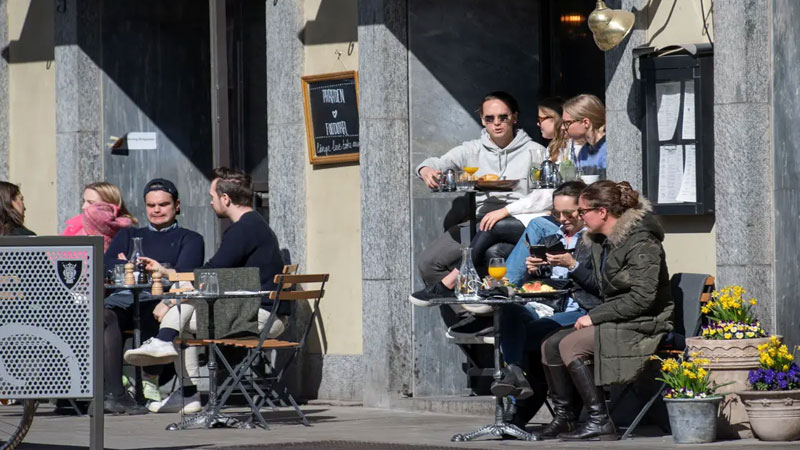 سویڈن میں حکومت کا لاک ڈاؤن سے انکار زندگیاں نگلنے لگا