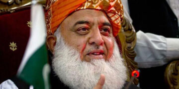 اسٹیبلشمنٹ چاہتی ہے اسمبلیاں اور لوگ انکے مطابق ہوں، ان سے ملک نہیں چلے گا،سسٹم کے اندر رہنے والے روئیں گے ، مولانا فضل الرحمان بہت کچھ کہہ گئے