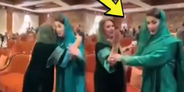 پنجاب اسمبلی میں مریم نواز کی عظمیٰ کا ردار ساتھ بے رخی کی وائرل ویڈیو ، مریم نے عظمیٰ کاردار کا ہاتھ کیوں جھٹکا تھا ، نئی کہانی سامنے آگئی