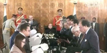 19 رکنی وفاقی کابینہ نے حلف اٹھا لیا
