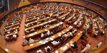 سوشل میڈیا پر قومی اسمبلی کے نو منتخب نمائندوں کی ماہانہ تنخواہ 1لاکھ 88ہزار روپے ہونے کا دعویٰ ، در حقیقت ایک ایم این اے کی تنخواہ اور مراعات کیا کیا ہیں ؟ تفصیلات جانیں 