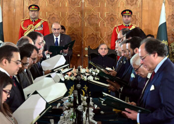 وفاقی کابینہ میں معاملات گڑ بڑ ؟ کون سے 3وزیر شہباز شریف کی مرضی کے بغیر لگائے گئے؟مبشر لقمان کا بڑا دعویٰ