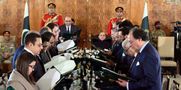 وفاقی کابینہ میں معاملات گڑ بڑ ؟ کون سے 3وزیر شہباز شریف کی مرضی کے بغیر لگائے گئے؟مبشر لقمان کا بڑا دعویٰ