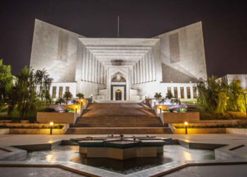 چیف جسٹس پاکستان کے عہدےکی مدت کا تعین کرنےکی تجویز کی خبریں ، وزیر اطلاعات کا بیان سامنے آگیا