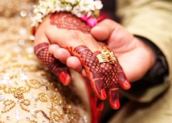 خود کو ونگ کمانڈر بتا کر مالدار خاندانوں میں 3شادیاں رچانے والا پاکستانی شہری ، مزید کیا کچھ کارروائیاں ڈالیں ؟تفصیلات