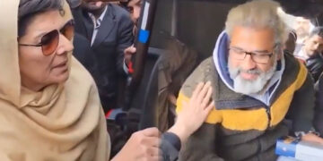 آپ ہمارے بہت بڑے لیڈر ہیں ، علیمہ خان کی عمران ریاض کو تھپکی اور پیار، ویڈیو سامنےآگئی