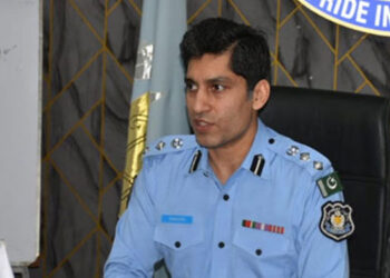 ڈی آئی جی آپریشنز سید شہزاد ندیم بخاری کا رات گئے اچانک تھانہ سنبل اور بھارہ کہو کا دورہ ، ناقص کارکردگی پر ایس ایچ او معطل
