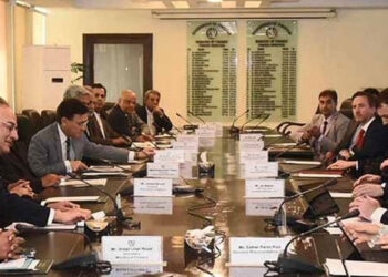 پاکستان نے آئی ایم ایف سے 6 تا 8 ارب ڈالر کے اگلے بیل آؤٹ پیکج کیلئے باضابطہ درخواست کردی
