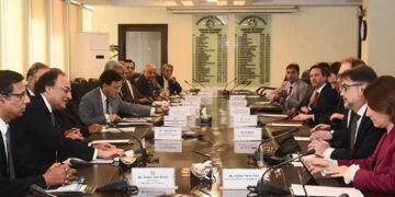 پاکستان نے آئی ایم ایف سے 6 تا 8 ارب ڈالر کے اگلے بیل آؤٹ پیکج کیلئے باضابطہ درخواست کردی