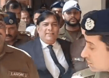 ہائیکورٹ کے جج سے بدتمیزی کرنے والے وکیل کو 6 ماہ قید کی سزا