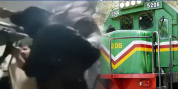 چند روز قبل ملت ایکسپریس میں پولیس اہلکار کے تشدد کا نشانہ بننے والی خاتون کی لاش بر آمد، پولیس اہلکار اور خاتون بارے نئے انکشافات سامنے آگئے