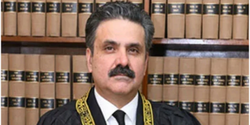 ججز کے خط کا معاملہ، جسٹس یحییٰ آفریدی سپریم کورٹ کے بینچ سے علیحدہ ہو گئے