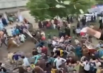 نارووال میں دلہا والوں نے موبائل فون، نوٹوں اور دیگر تحائف کی بارش کردی