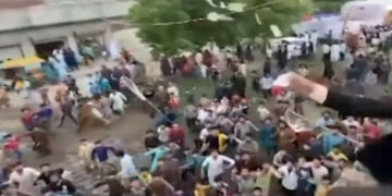 نارووال میں دلہا والوں نے موبائل فون، نوٹوں اور دیگر تحائف کی بارش کردی