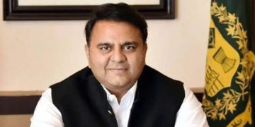 میں نے پی ٹی آئی نہیں چھوڑی ، شہباز کے پاس کچھ نہیں، نواز شریف سے بہتر مذاکرات ہوسکتے ہیں: فواد چوہدری