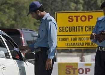 اسلام آباد: دوران چیکنگ فیملی سے نکاح نامہ طلب کرنے پر 2 پولیس افسران معطل، پولیس والوں کو دوران چیکنگ کونسی 2باتیں سختی سے منع ہیں ؟ جانیں 