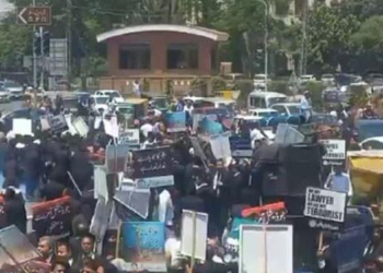 عدالتوں کی منتقلی پر وکلا کا احتجاج، پولیس کا لاٹھی چارج اور شیلنگ، پاکستان بار کونسل نے کل ہڑتال کی کال دیدی