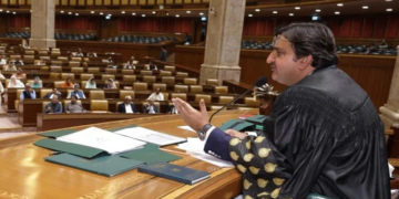 سپریم کورٹ کے حکم پر پنجاب اسمبلی کے 27 مخصوص ارکان کی رکنیت معطل کر دی گئی