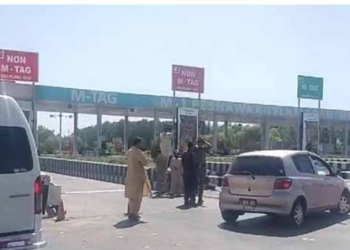 ملک بھر میں بجلی کی طویل لوڈشیڈنگ، پشاور میں مظاہرین نے موٹروے بندکردی