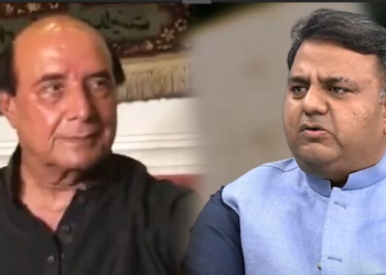 فواد چوہدری اور کھوسہ میں شدید لفظی جنگ چھڑ گئی۔ خوفناک ٹکرائو۔ فواد نے کھوسہ پر سستی شراب پی کر ٹی وی شو کرنے کا سنگین الزام لگا دیا