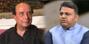 فواد چوہدری اور کھوسہ میں شدید لفظی جنگ چھڑ گئی۔ خوفناک ٹکرائو۔ فواد نے کھوسہ پر سستی شراب پی کر ٹی وی شو کرنے کا سنگین الزام لگا دیا