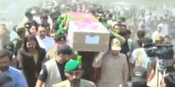 لکی مروت میں شہید جوانوں کی نماز جنازہ ادا، وزیر اعظم سمیت عسکری حکام کی شرکت