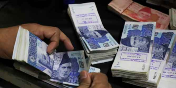 اگلے بجٹ میں سرکاری ملازمین کی تنخواہوں میں بڑا اضافہ متوقع