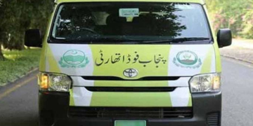 پنجاب فوڈاتھارٹی کےموٹروے ،سروس ایریاز، بس سٹینڈزپر چھاپے،گلی سڑی سبزیاں اور ناقص آئل تلف ، بھاری جرمانے عائد
