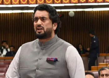 مبینہ طور پر عمران کی رہائی کے بجائے قیادت عہدوں کیلئے کوشاں ہے: 21 ارکان اسمبلی کا الگ گروپ بنانے کا عندیہ