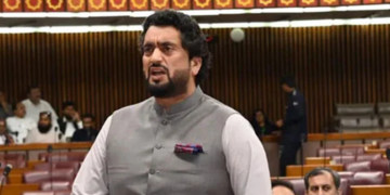 مبینہ طور پر عمران کی رہائی کے بجائے قیادت عہدوں کیلئے کوشاں ہے: 21 ارکان اسمبلی کا الگ گروپ بنانے کا عندیہ