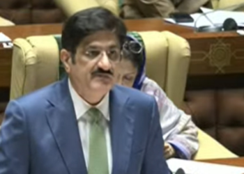 سرکاری ملازمین کی تنخواہوں میں 30 فیصد تک اضافہ، سندھ کا بجٹ پیش