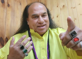 اپنی موسیقی سے سرحد پار بھی بے پناہ مشہوری پانے والے چاہت فتح علی خان کو بے سُرا ہونے پر 18کروڑ ہرجانے کا نوٹس بھیج دیاگیا