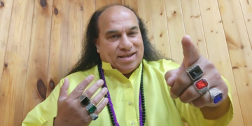اپنی موسیقی سے سرحد پار بھی بے پناہ مشہوری پانے والے چاہت فتح علی خان کو بے سُرا ہونے پر 18کروڑ ہرجانے کا نوٹس بھیج دیاگیا