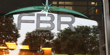 ایف بی آر کے 100 سے زائد مبینہ کرپٹ افسران کو او ایس ڈی بنانے کا فیصلہ