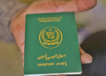 بیرون ممالک بھیک مانگنے جانے والے پاکستانی بھکاریوں کے پاسپورٹس بلاک کرنے کا فیصلہ