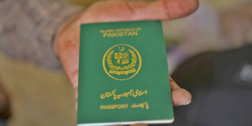 بیرون ممالک بھیک مانگنے جانے والے پاکستانی بھکاریوں کے پاسپورٹس بلاک کرنے کا فیصلہ