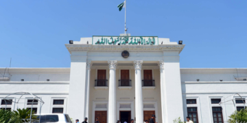خیبر پختونخوا اسمبلی میں ملازمین کی تعداد 7 گنا سے زائد ہونے کا انکشاف