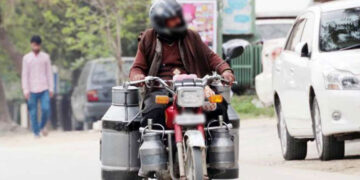 حکومتی ٹیکسز کا شاخسانہ ،دودھ کی فی کلو قیمت 300 روپے تک پہنچنے کا خدشہ