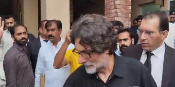 رؤف حسن سمیت 12پی ٹی آئی کارکنان کی گرفتاری پیچھے تہلکہ خیز وجوہات ،رئوف حسن کی ہدایات پر کیا کچھ کیا جاتا تھا ؟ ایف آئی اے مقدمے کی کاپی سامنے آگئی