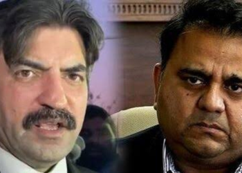 عمران خان نے بتایا رجیم چینج میں فواد کا کردار مشکوک اور وہ جنرل باجوہ سے ملے ہوئے تھے: شیر افضل کا دعویٰ