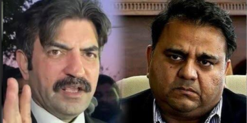 عمران خان نے بتایا رجیم چینج میں فواد کا کردار مشکوک اور وہ جنرل باجوہ سے ملے ہوئے تھے: شیر افضل کا دعویٰ