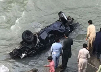 افسوسناک حادثہ ، مسافر جیپ دریائے نیلم میں جا گری ، 10افراد جاں بحق