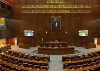 آئینی ترمیم میں بڑی رکاوٹ ،سینیٹ میں JUI کی اپوزیشن میں بیٹھک سے نمبر گیم تبدیل