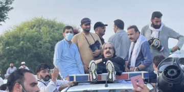 علی امین کا برہان انٹرچینج سے پشاور واپسی کا اعلان، کارکنوں کو بھی جانے کی ہدایت کردی