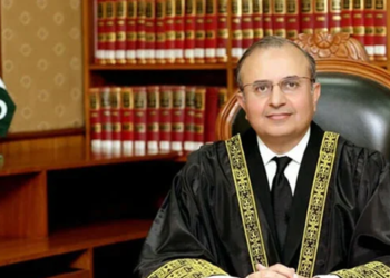 سپریم کورٹ کے سینئر جج جسٹس منصور علی شاہ کا ترمیمی آرڈیننس پر تحفظات کا اظہار، ججز کمیٹی اجلاس میں بغیر شرکت چلےگئے
