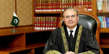سپریم کورٹ کے سینئر جج جسٹس منصور علی شاہ کا ترمیمی آرڈیننس پر تحفظات کا اظہار، ججز کمیٹی اجلاس میں بغیر شرکت چلےگئے