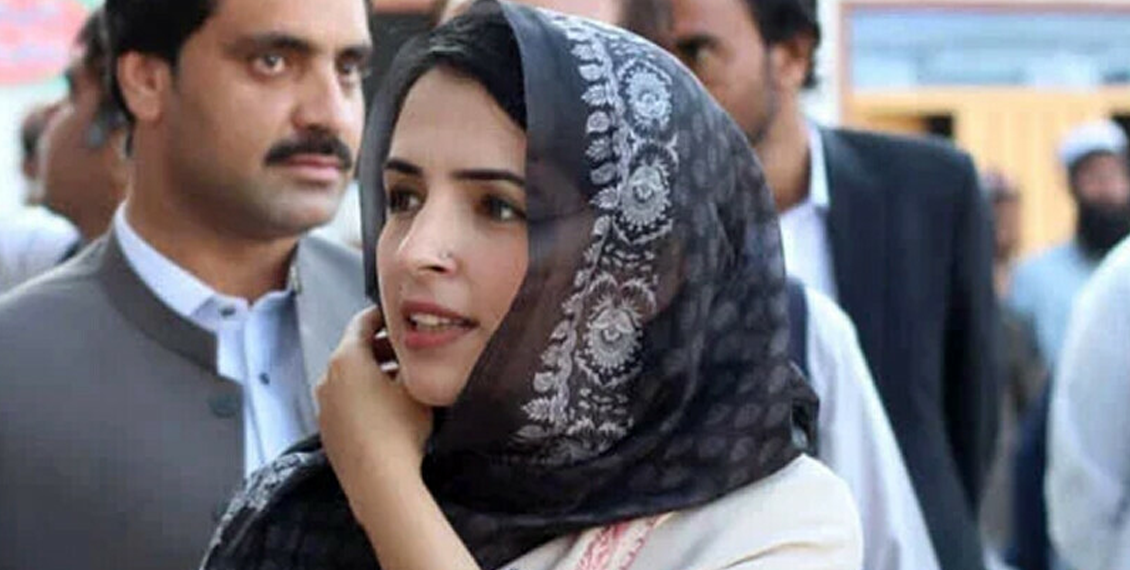 پی ٹی آئی کور کمیٹی سے فارغ ہونے والی مشعال یوسفزئی باضابطہ طور پر کے پی کابینہ کا حصہ بن گئیں ، نوٹیفکیشن جاری